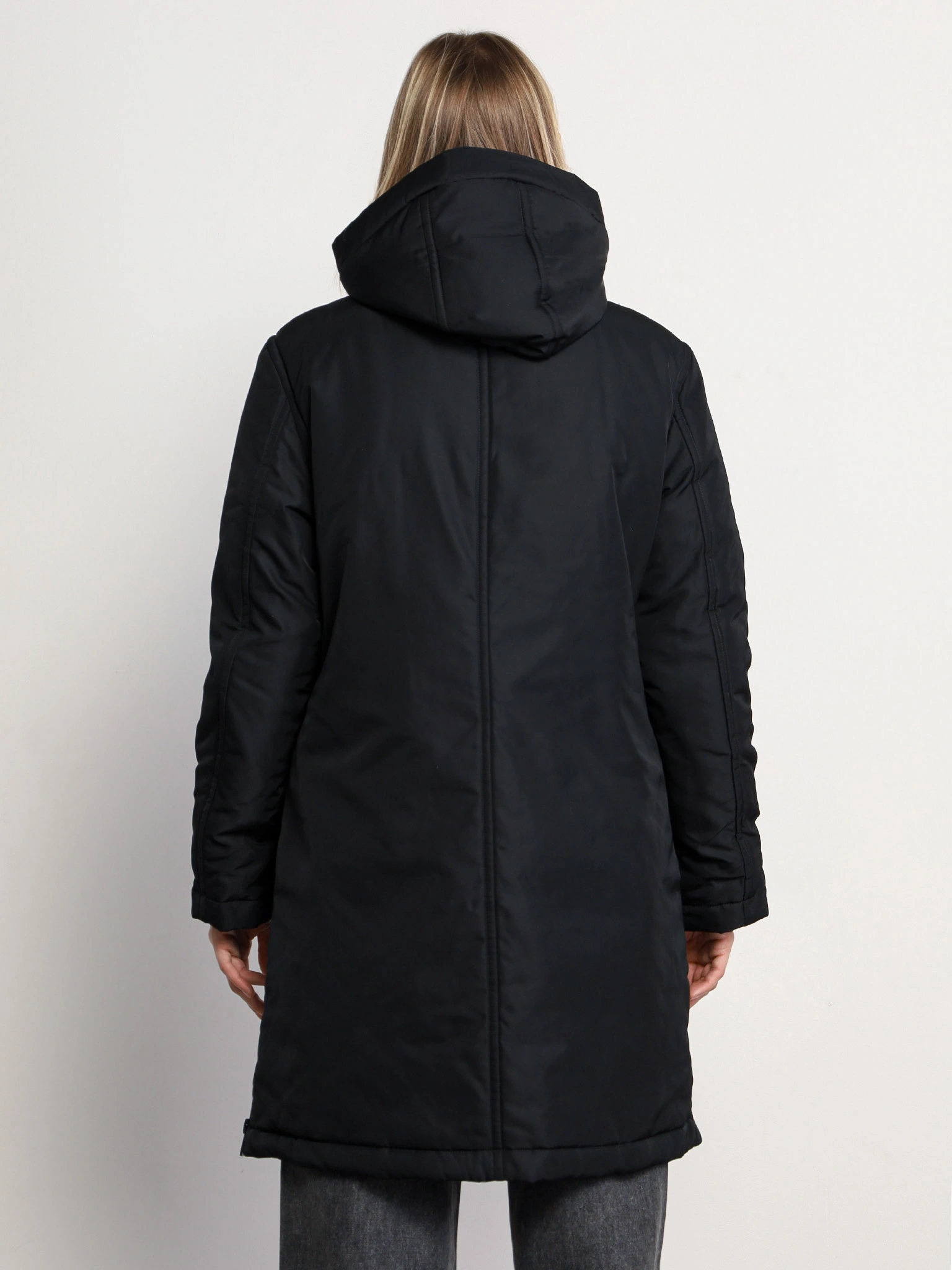 Куртка утепленная черного цвета